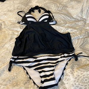 Cute 2 piece bathing suit with cut outs